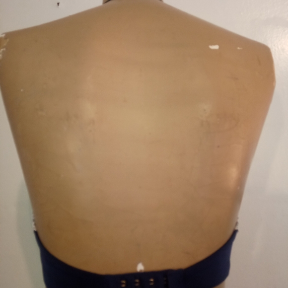 OUT FROM UNDER x URBAN OUTFITTERS Ayden Scallop Triangle Bra - Picture 4 of 4